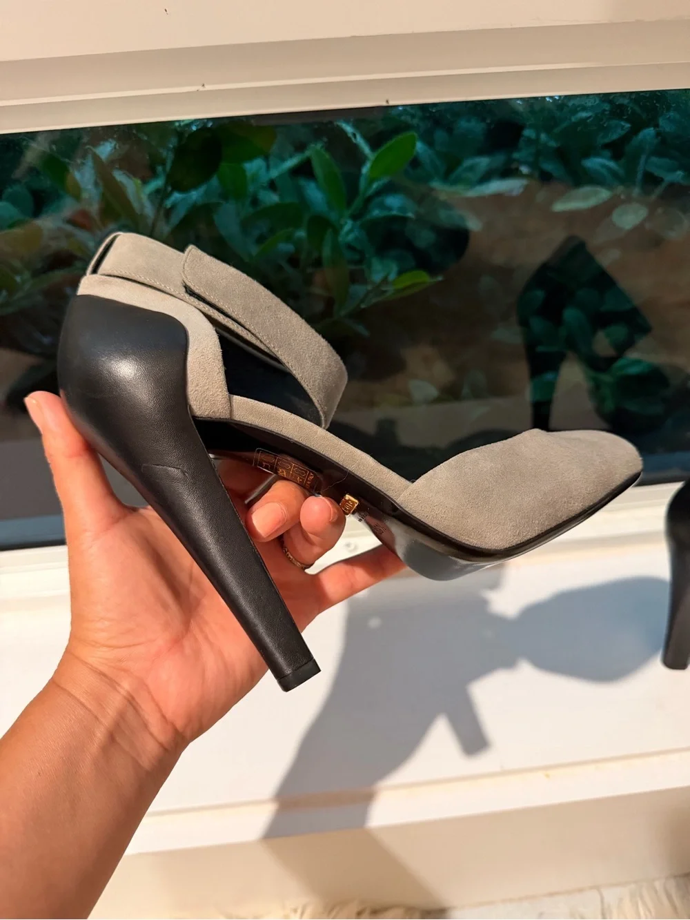 Gucci Designer Heels – Authentic – Size 36.5 (US 6.5 approx.)
Style/Code: 323562 - Picture 8 of 9
